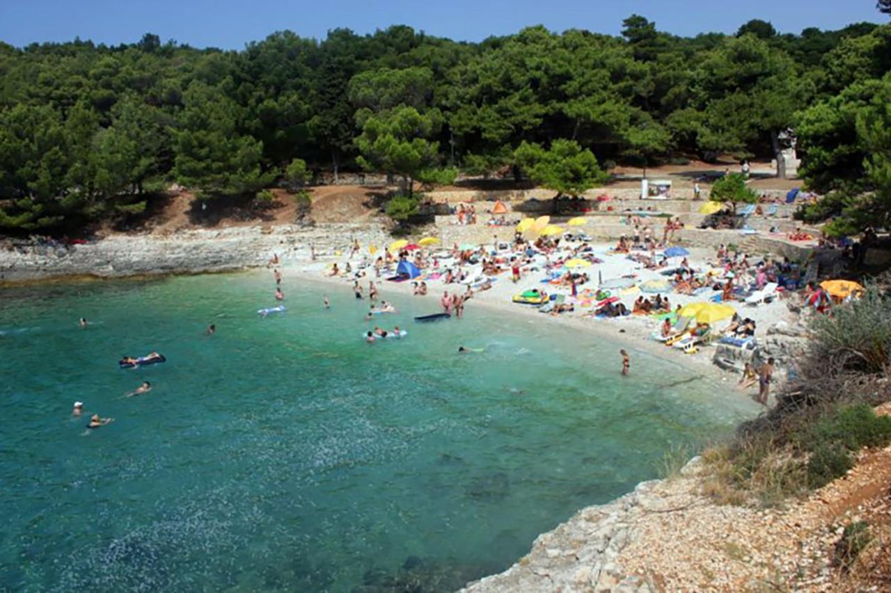 3 Minutes From The Beach: Lovely Studio Apartment Pula Bagian luar foto