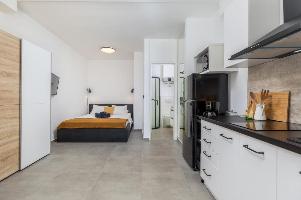 3 Minutes From The Beach: Lovely Studio Apartment Pula Bagian luar foto