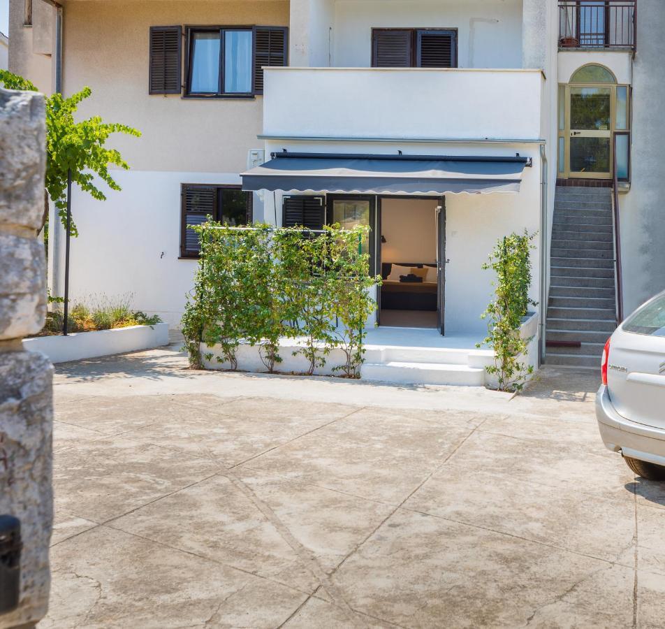 3 Minutes From The Beach: Lovely Studio Apartment Pula Bagian luar foto