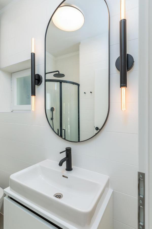 3 Minutes From The Beach: Lovely Studio Apartment Pula Bagian luar foto